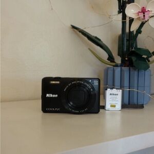 Nikon COOLPIX Black Compact Camera